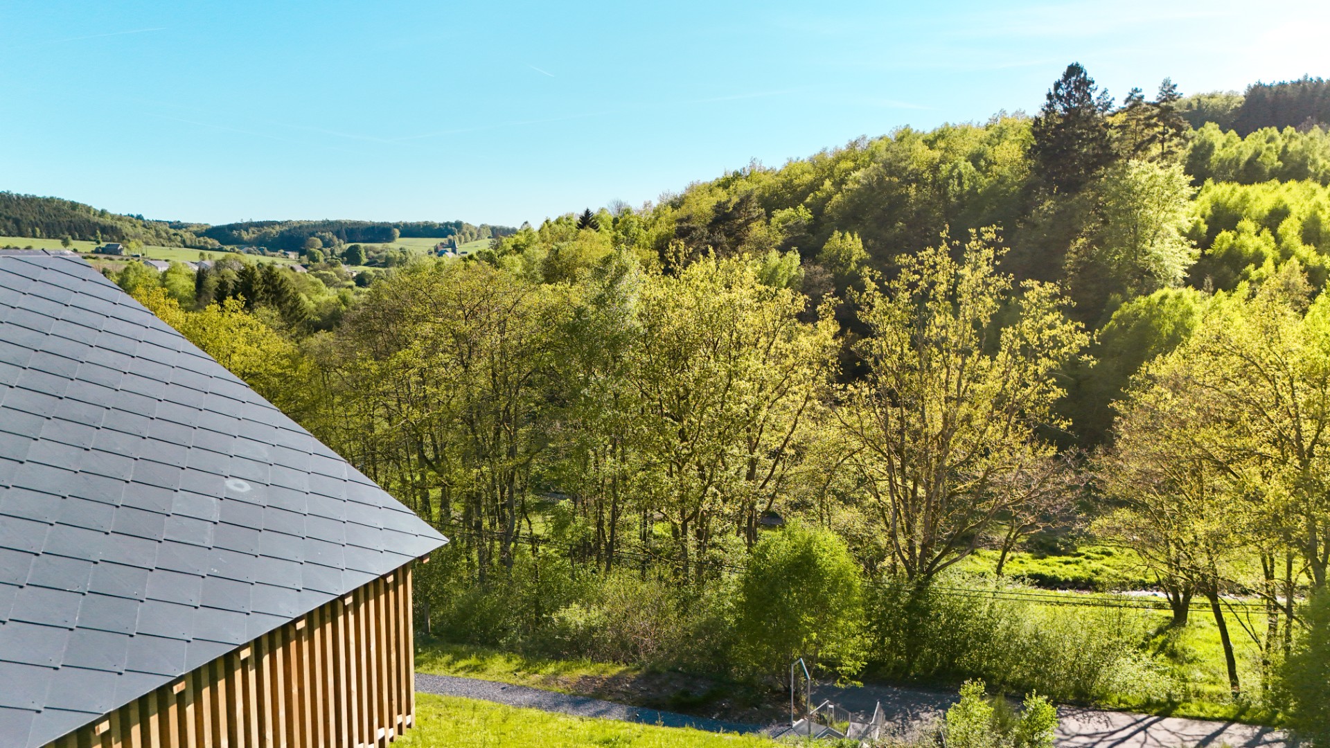 cabin with panoramic forest and valley view
