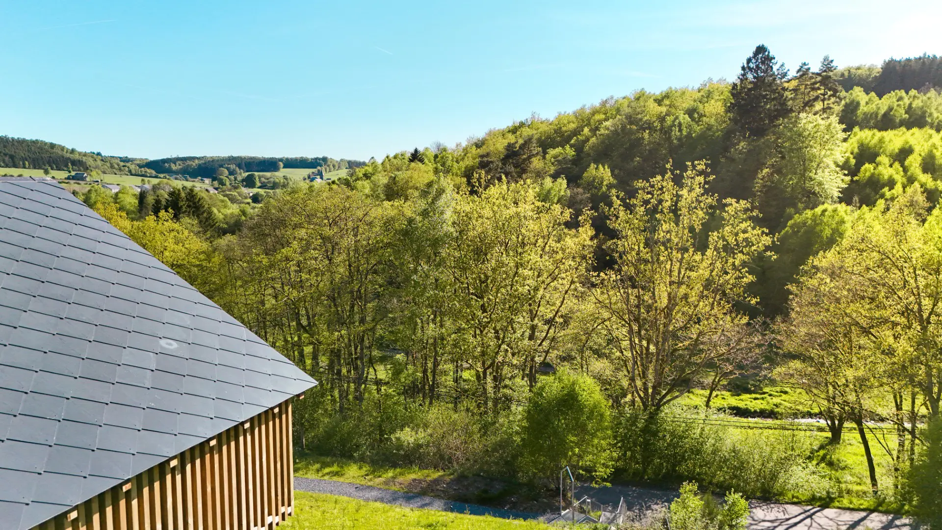 cabin with panoramic forest and valley view